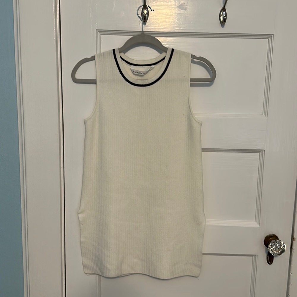 Sleeveless sweater shirt from Athleta in size XS